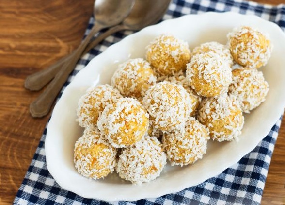 Oatmeal Sweets with Dried Apricots, Banana, and Coconut