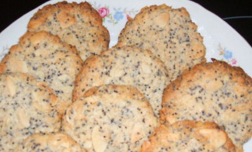 Lean Coconut Macaroons with Poppy Seeds