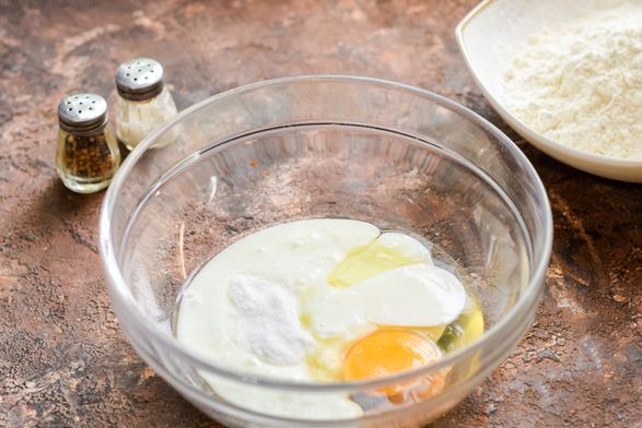 Kefir Muffins with Bacon and Guail Eggs step 4