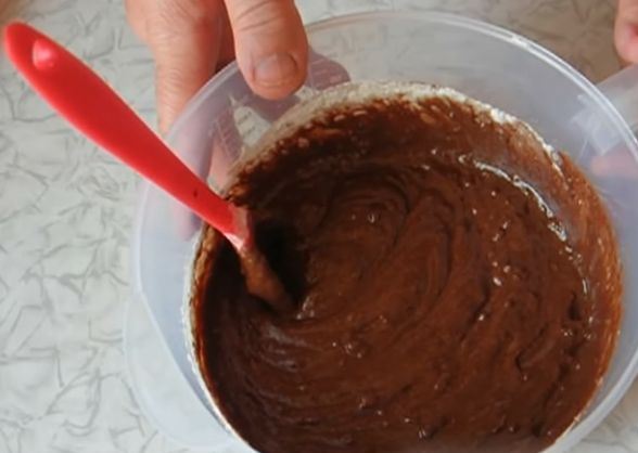 Chocolate Cupcake with Pears step 4