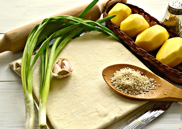 Samsa with Potatoes and Green Onions step 1