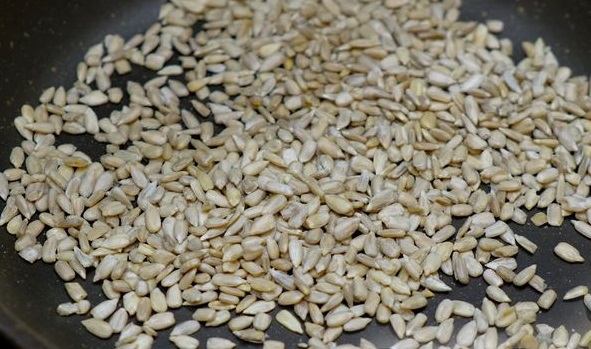 Kozinaki from Sesame and Sunflower Seeds step 1