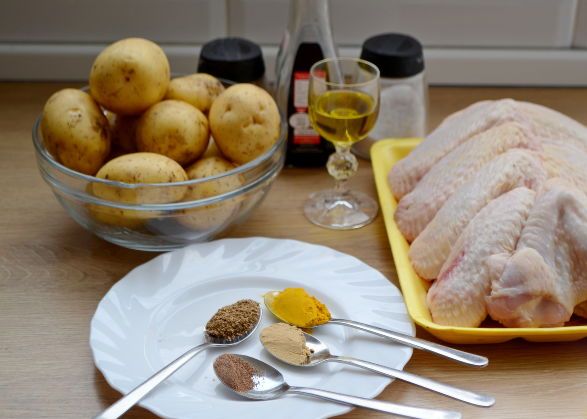 Chicken Wings Baked with Potatoes step 1