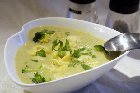 Cream Soup with Broccoli and Tortellini