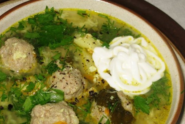 Green Borscht with Meatballs