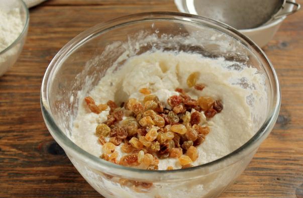Banana Cheesecakes with Raisins (no Eggs) step 1
