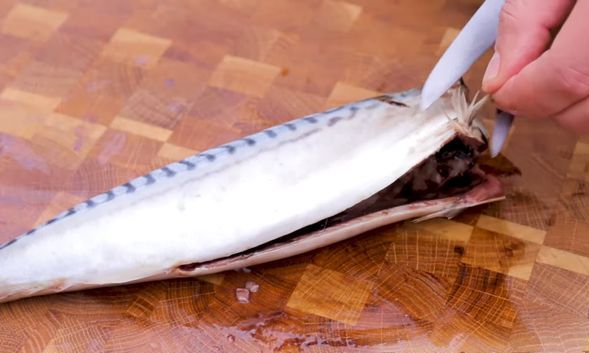 Mackerel in the Garlic-Lemon Marinade, Grilled step 2
