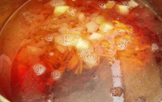 Red Borsch with Chicken Meatballs step 3