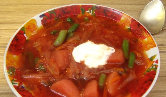 Red Borsch with Green Beans