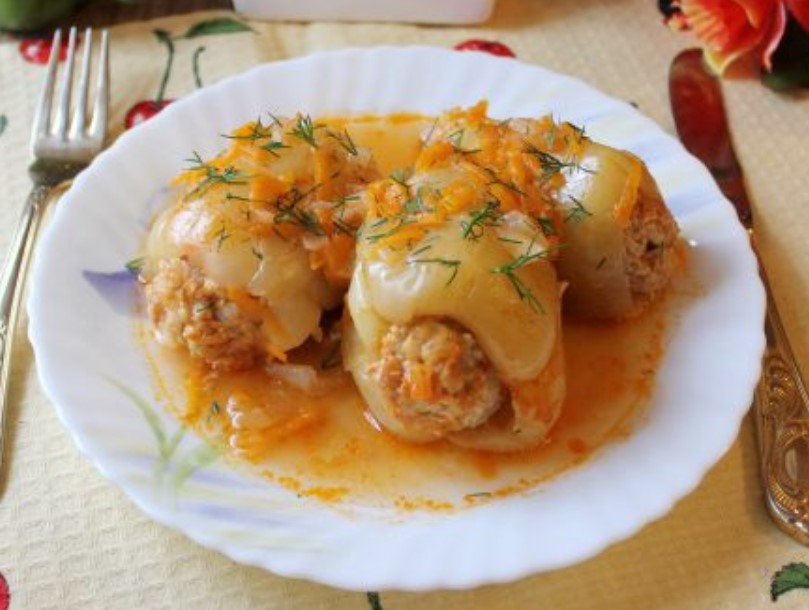 Pepper Stuffed with Meat and Zucchini