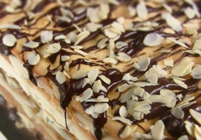 Eclair Cake (Simple Custard Cake)