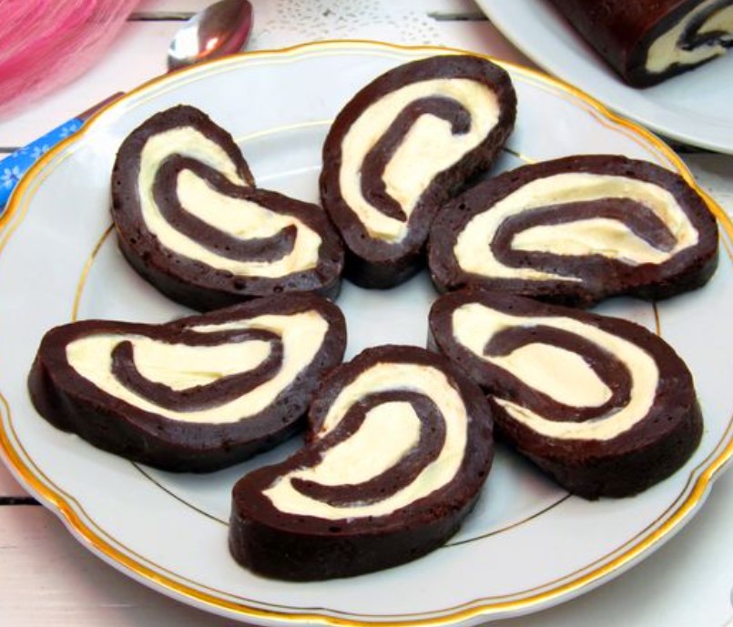 Cottage Cheese and Chocolate Roll Without Baking