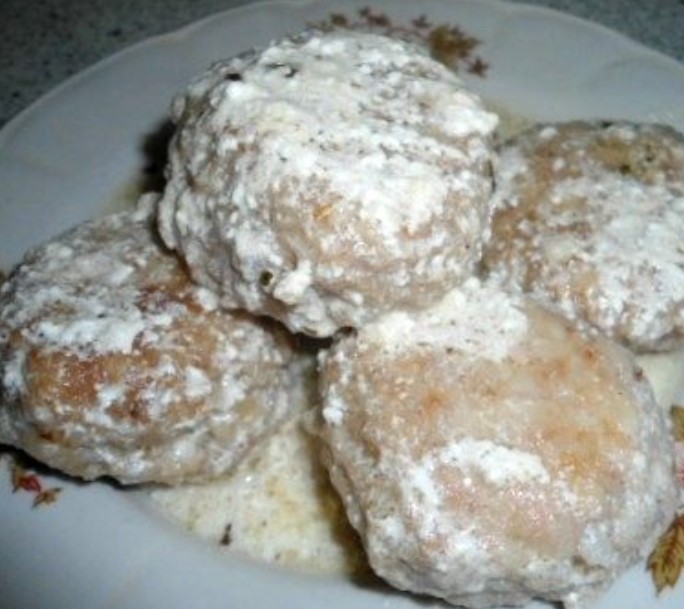 Meatballs with Sour Cream Sauce
