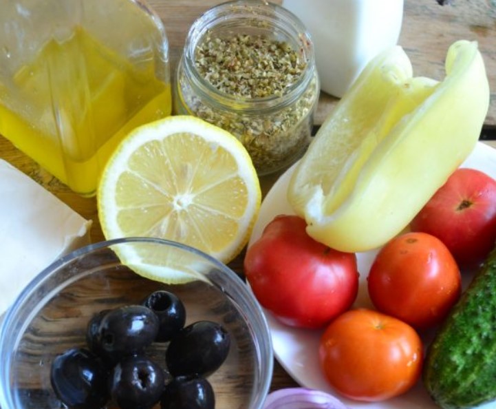 Greek Salad Classic step 1