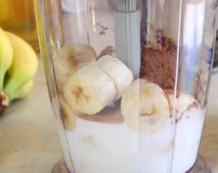 Chocolate Banana Smoothie step 2