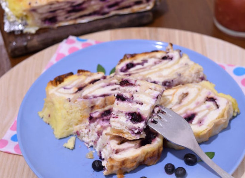 Lavash Roll with Cottage Cheese and Blueberries