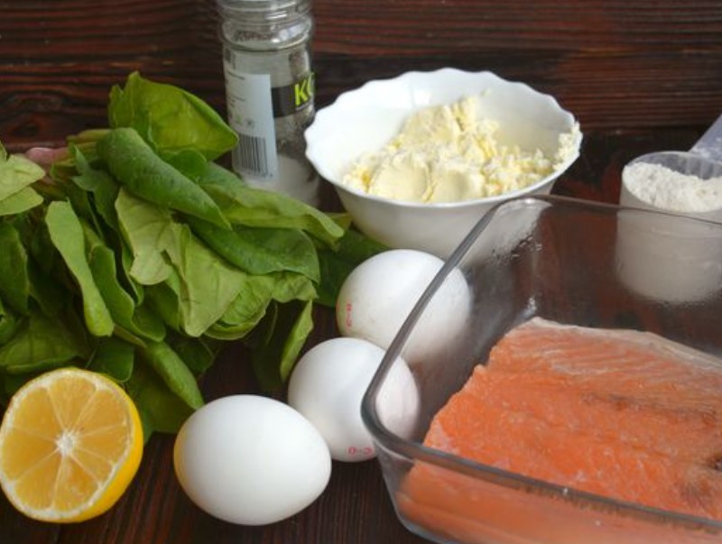 Spinach Roll with Salmon and Cream Cheese step 1
