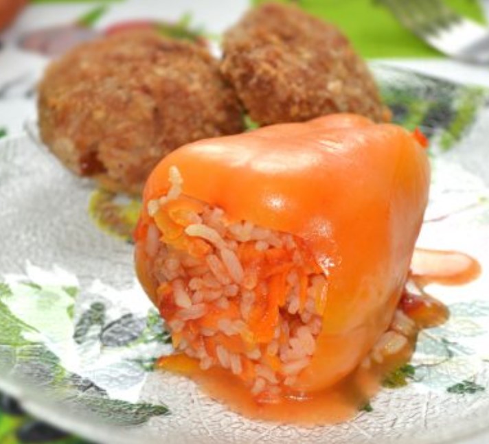 Peppers Stuffed with Carrots and Rice