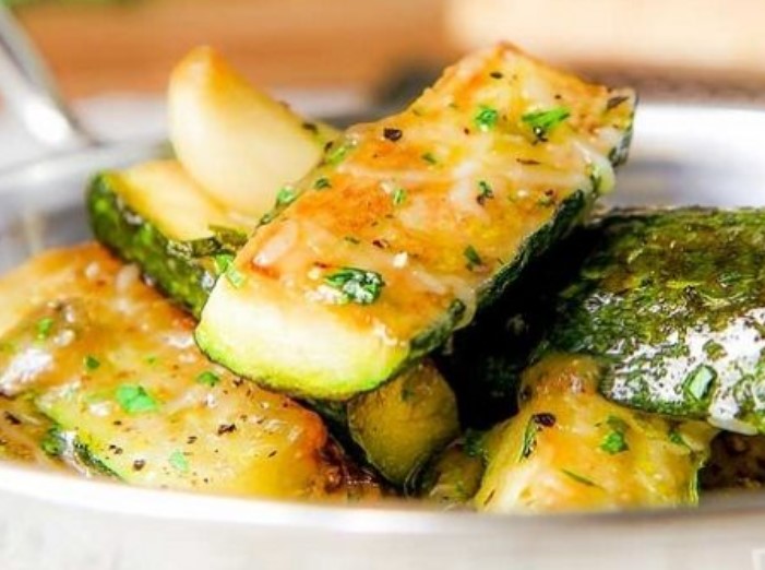 Zucchini Fried with Garlic