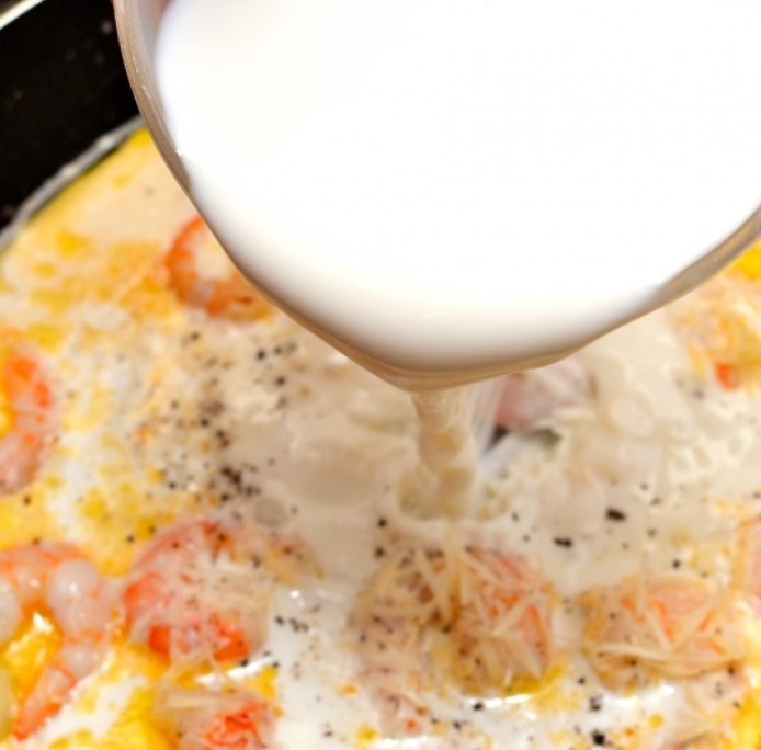 Pasta with Shrimps and Alfredo Sauce step 4