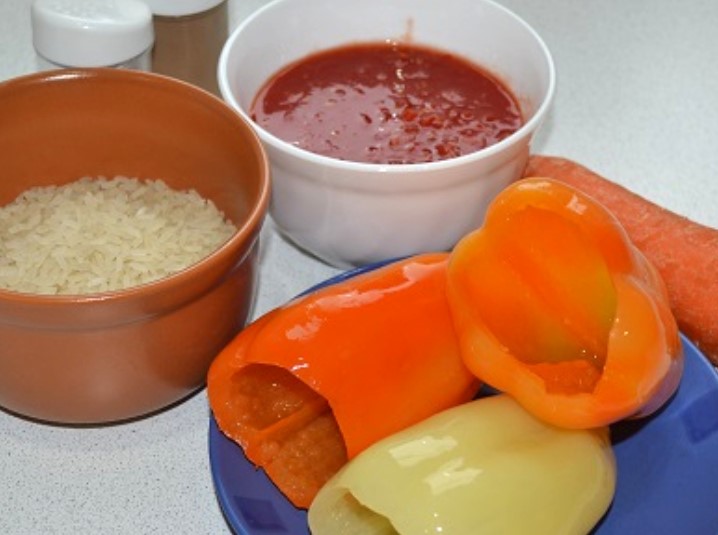 Peppers Stuffed with Carrots and Rice step 1