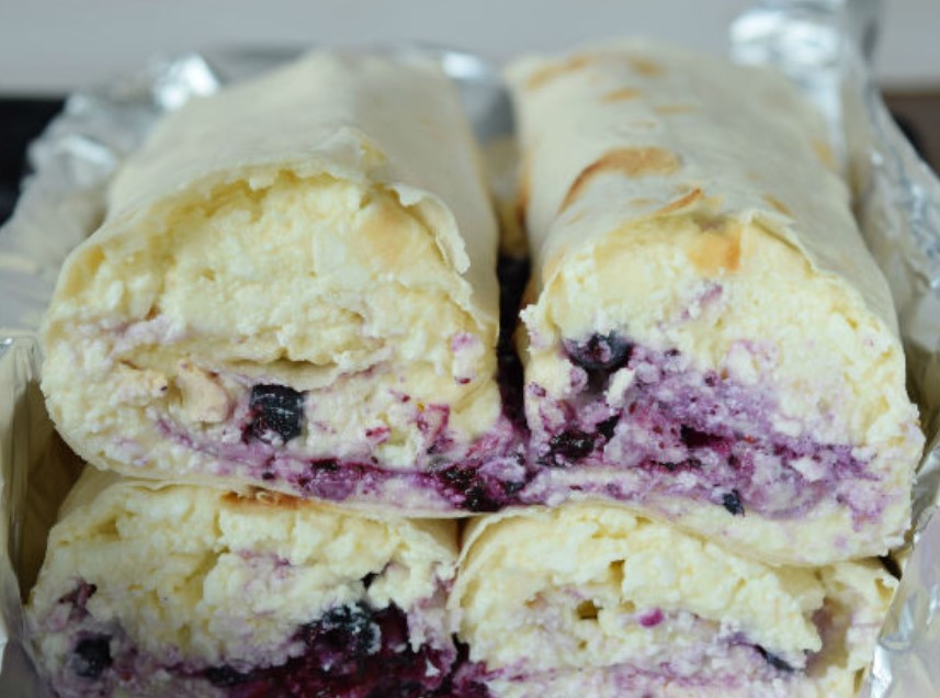 Lavash Roll with Cottage Cheese and Blueberries step 5