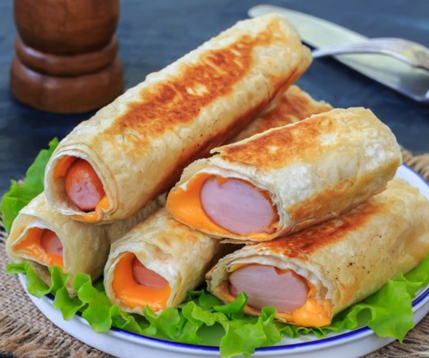 Sausages in Pita Bread with Cheese (in a Pan)