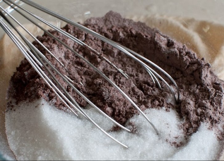 Chocolate Cake with Cookies step 2