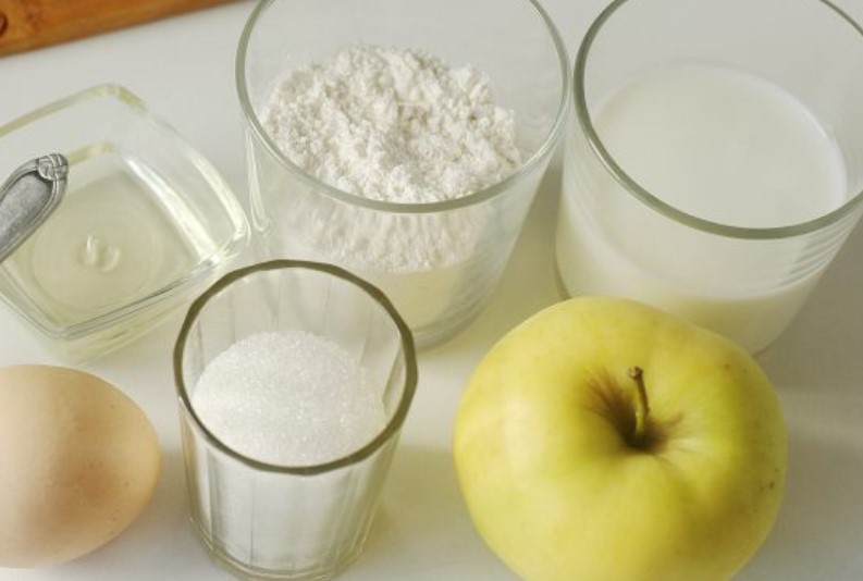 Muffins on Kefir with Apples step 1