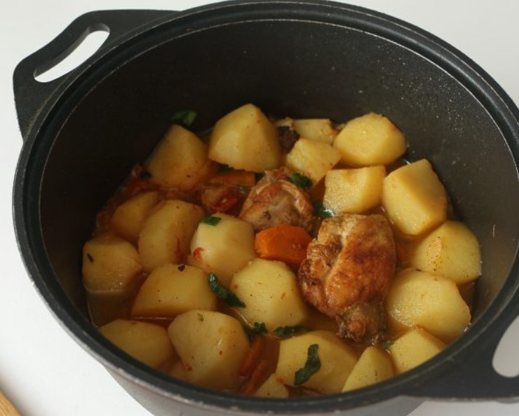 Roast with Chicken in a Cauldron step 8