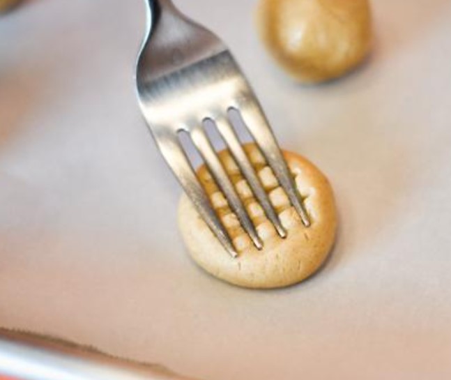 Peanut Butter &amp; Chocolate Filled Cookies step 3