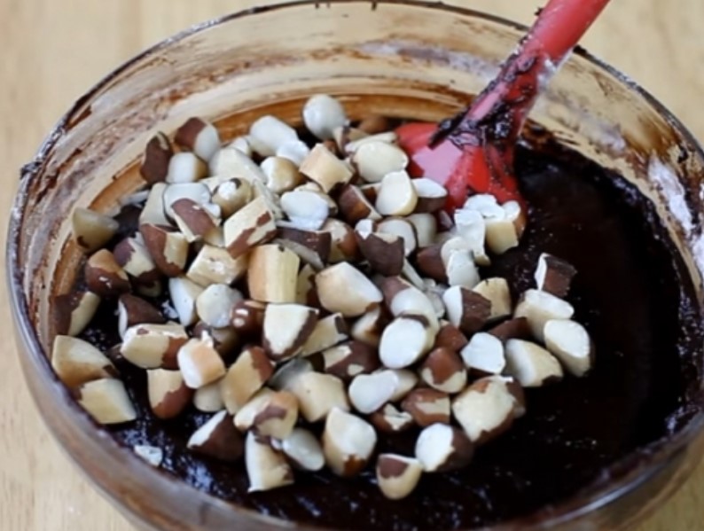 Brownie with Brazil Nuts step 8