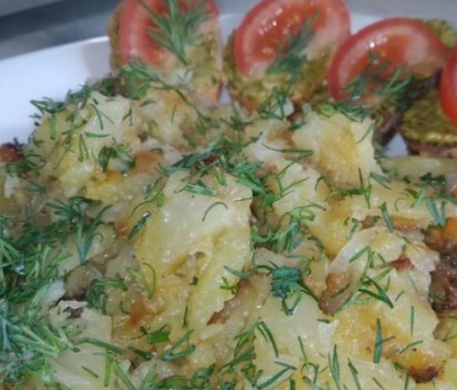 Fried Potatoes with Onions and Herbs