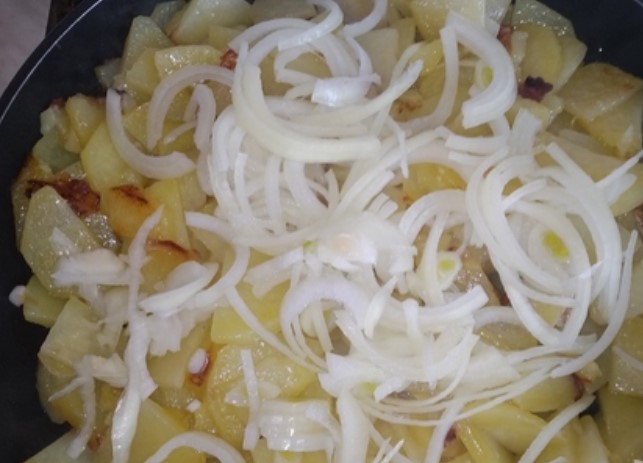 Fried Potatoes with Onions and Herbs step 4
