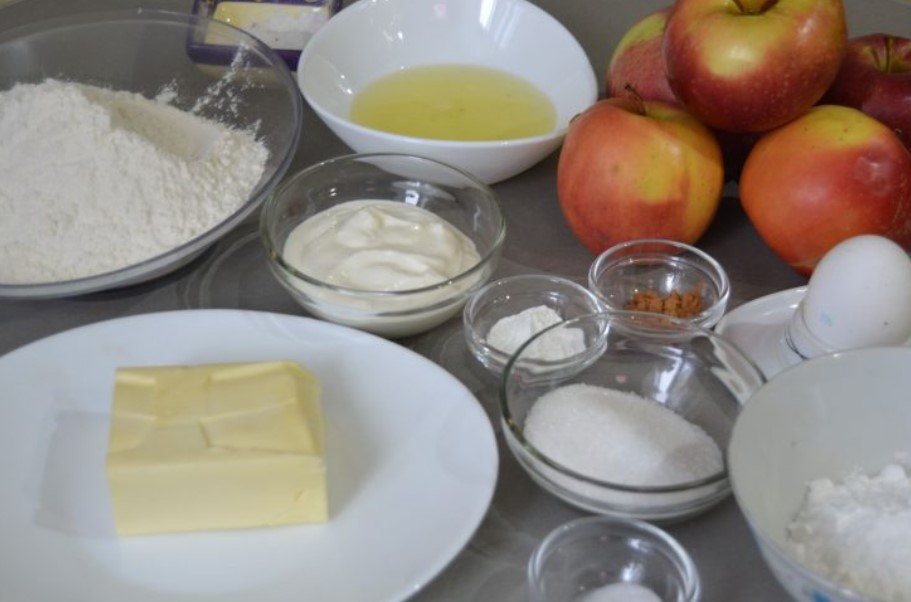 Apple Pie with Meringue step 1
