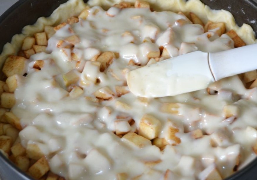 Apple Pie with Meringue step 12