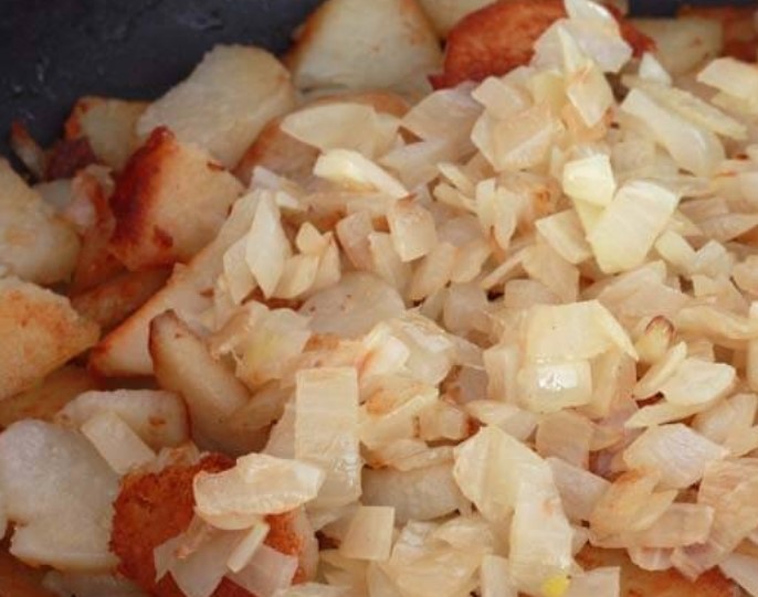 Fried Potatoes with Onions step 4