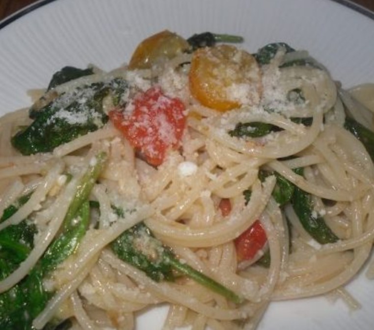 Spaghetti with Spinach and Tomatoes
