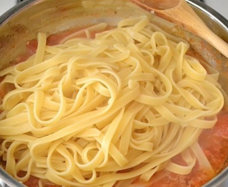 Pasta with Shrimps and Tomatoes step 5