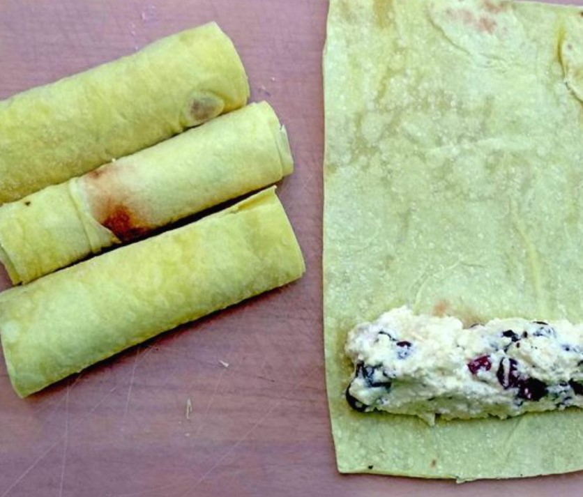 Lavash Rolls with Cottage Cheese, Cranberries and Chocolate (in a Pan) step 8