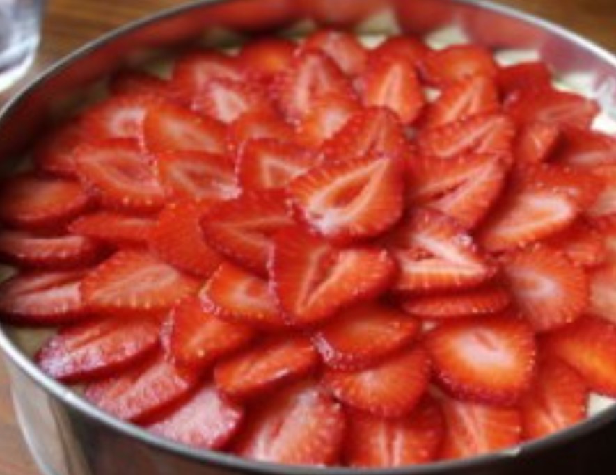 Sponge Cake with Strawberries step 9