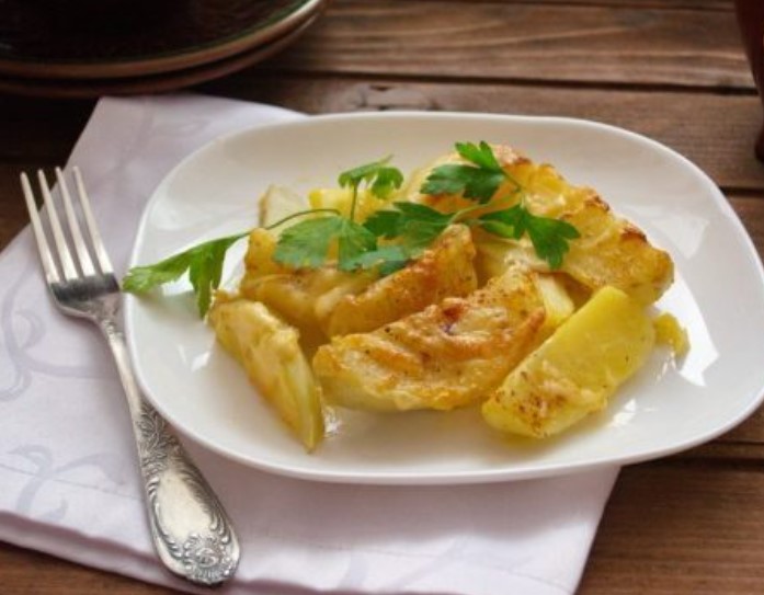 Potatoes with Cheese in the Oven