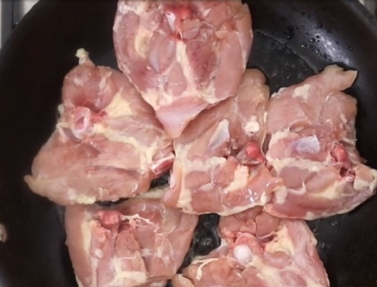 Chicken with Pasta in Greek step 2