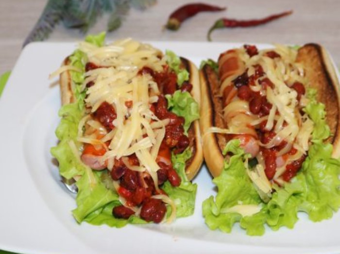 Chili Hot Dogs