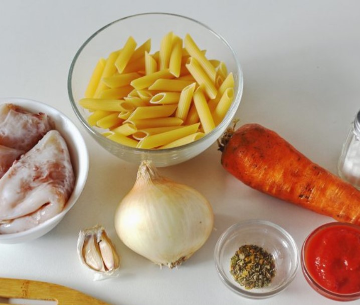 Pasta with Squid in Tomato Sauce step 1