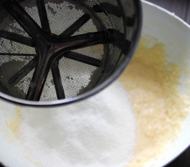 Cinnamon Sponge Cake step 2