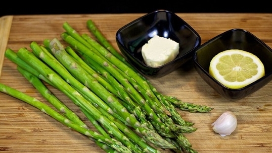 Asparagus in a Pan step 1