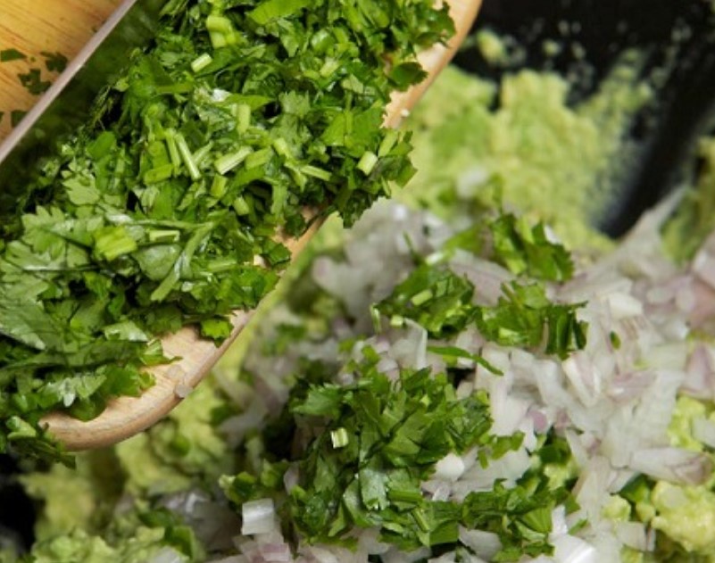 Guacamole Classic Recipe step 6