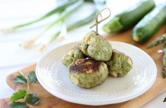 Chicken Meatballs with Asparagus