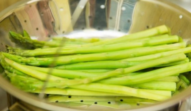 Steamed Asparagus